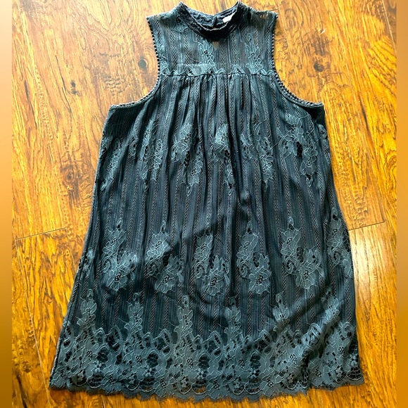 Lace dress sleeveless with gorgeous details - Picture 8 of 11